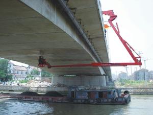  Camion-nacelle d'inspection sous les ponts 